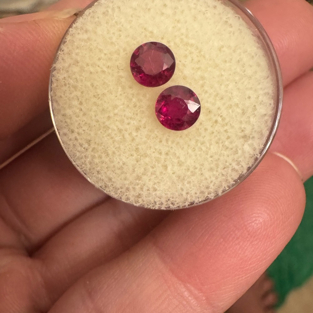 1.53ct genuine clean rubies pair in gem
Jar - Picture 7 of 13
